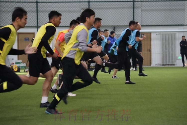 2024年中甲联赛赛季前裁判人员培训班于大连举行